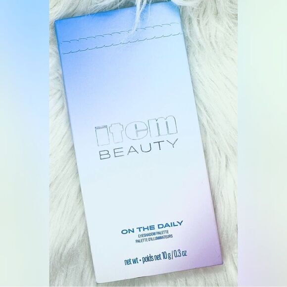 Item Beauty On the Daily Eyeshadow Palette, New in Box, Full Size, 10 Shades - Picture 2 of 3